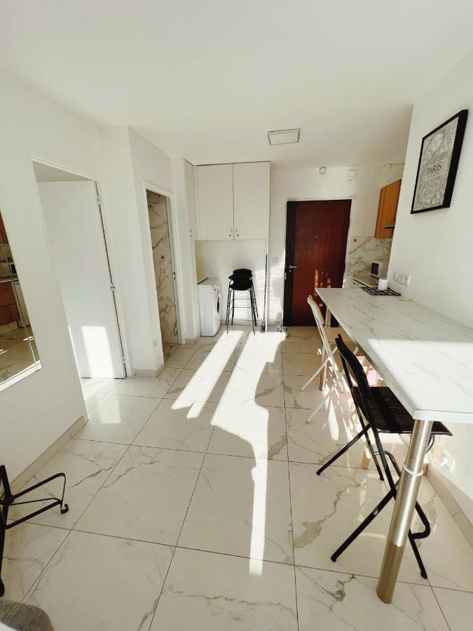 Appartamento Near Subway And Supermarket Parigi